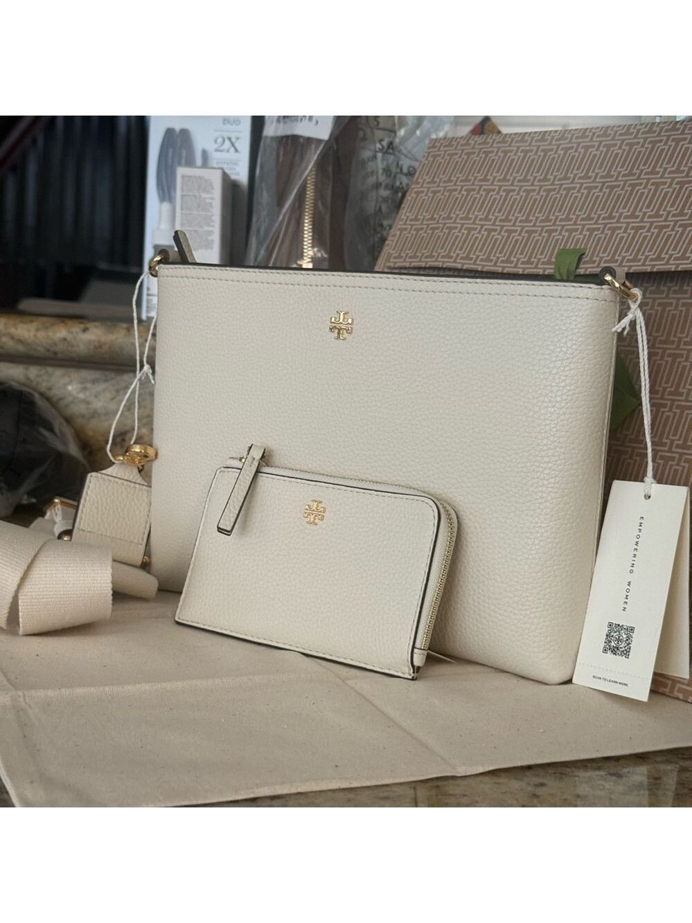 New tory Burch Blake Swingpack in ivory color with matching Blake zipcardholder